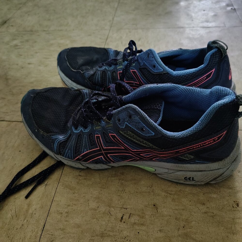 Asics Sneakers